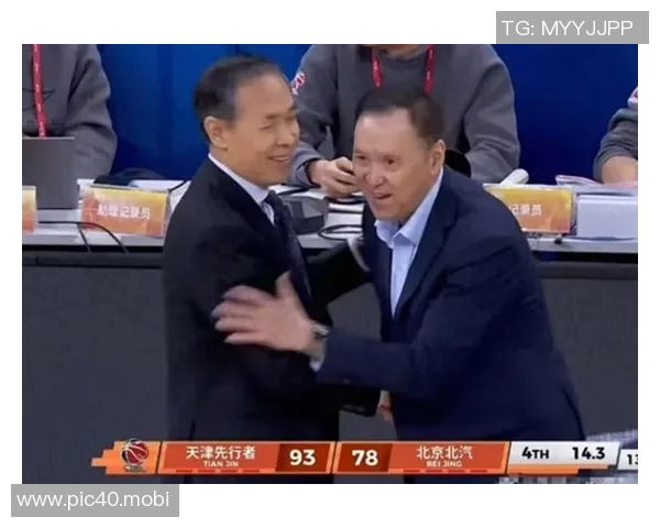 天津男篮主教练张德贵在与山东队的比赛中采取了哪些关键的战术部署？