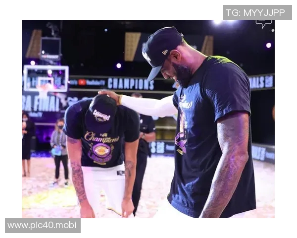 解说:老詹与每个队友的互动都不同 他怎么记住这些复杂动作的?